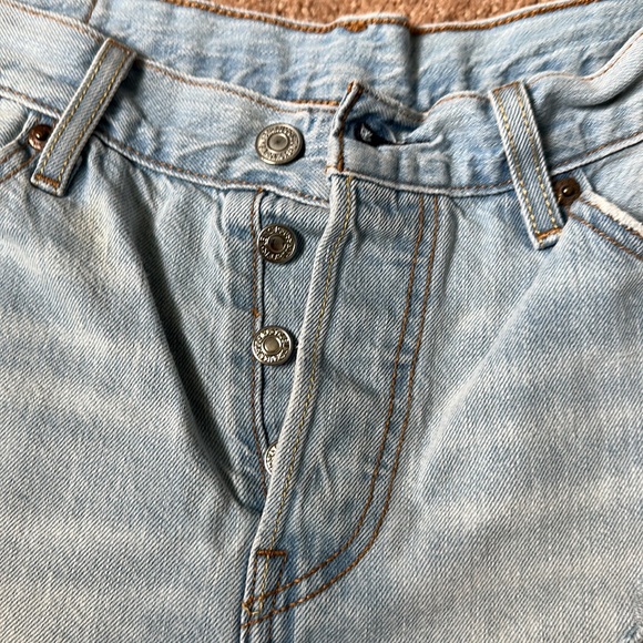 Levi’s 501 Distressed Light Wash High Rise Jean Shorts size 27 - Picture 2 of 5